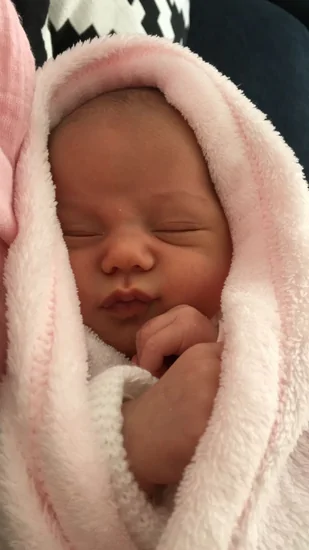 bebe siendo tratado por biodinamica craneosacral, ejemplo de microquimerismo fetal